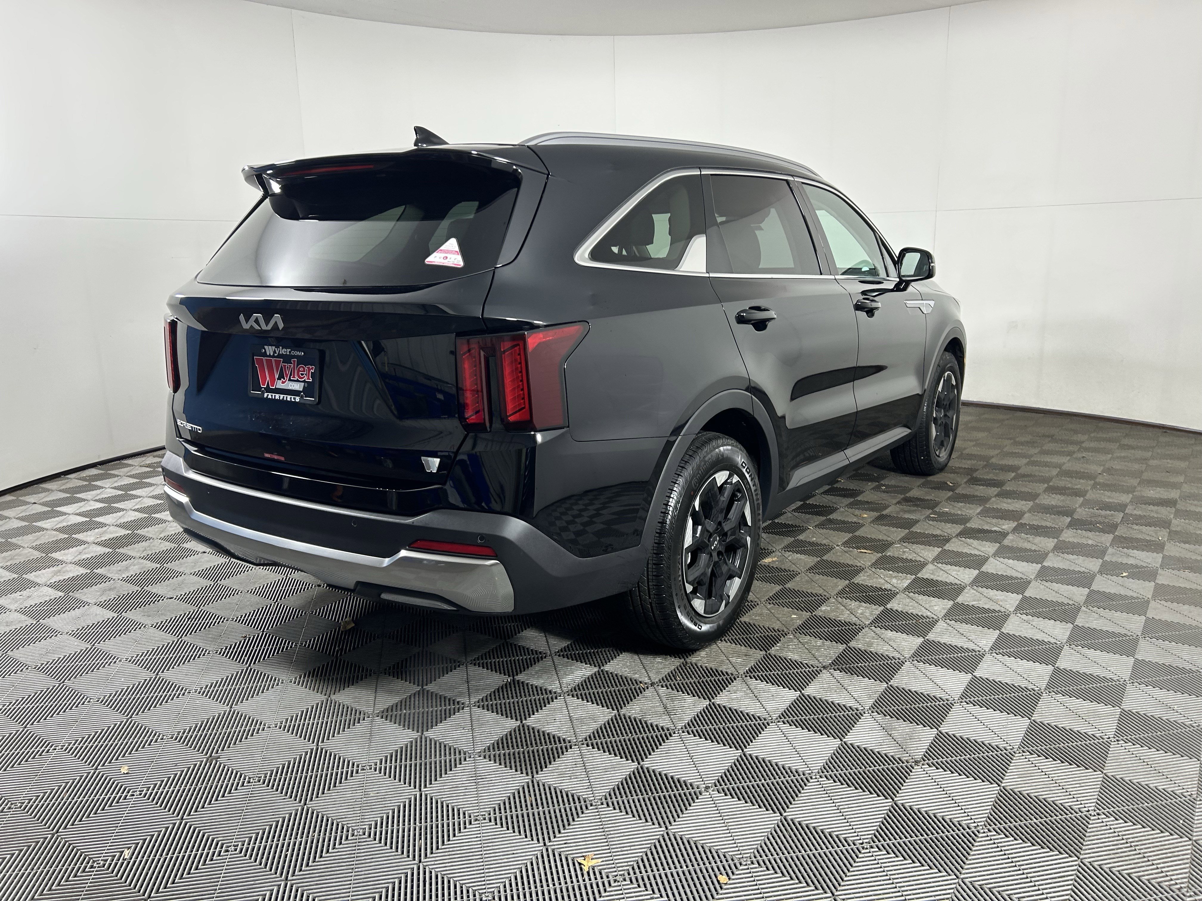 Used 2025 Kia Sorento S w/ Panoramic Sunroof Package image 20