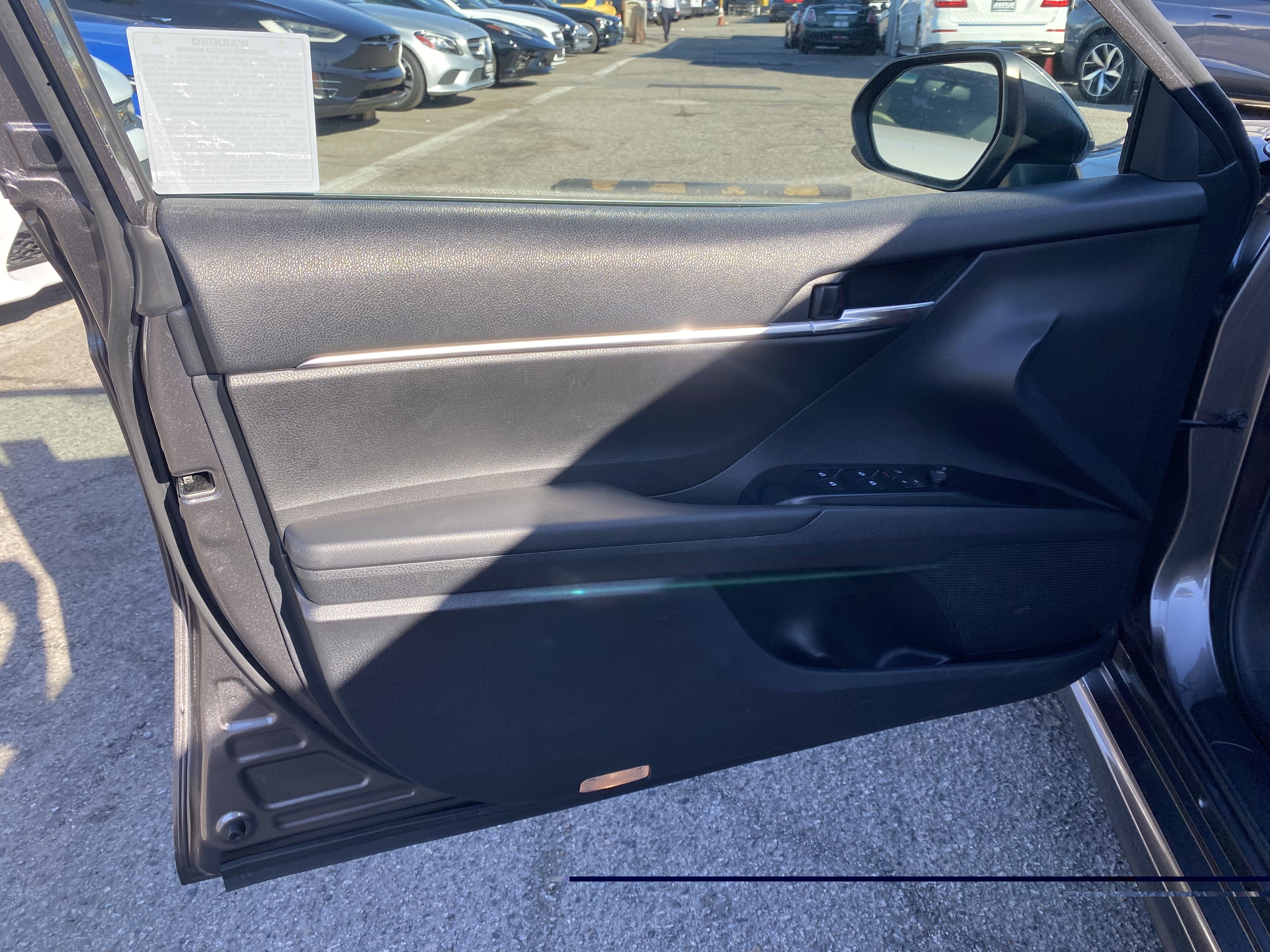 Used 2018 Toyota Camry SE FWD image 14
