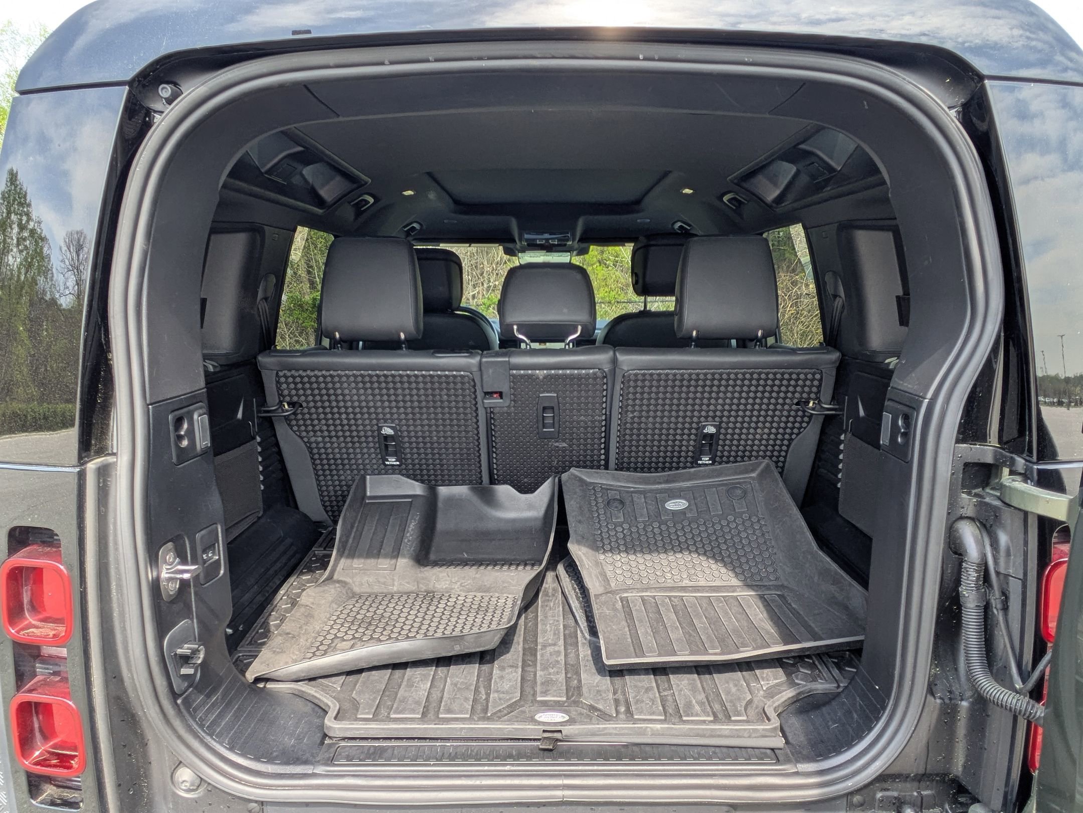 Certified 2024 Land Rover Defender 110 X-Dynamic SE image 28