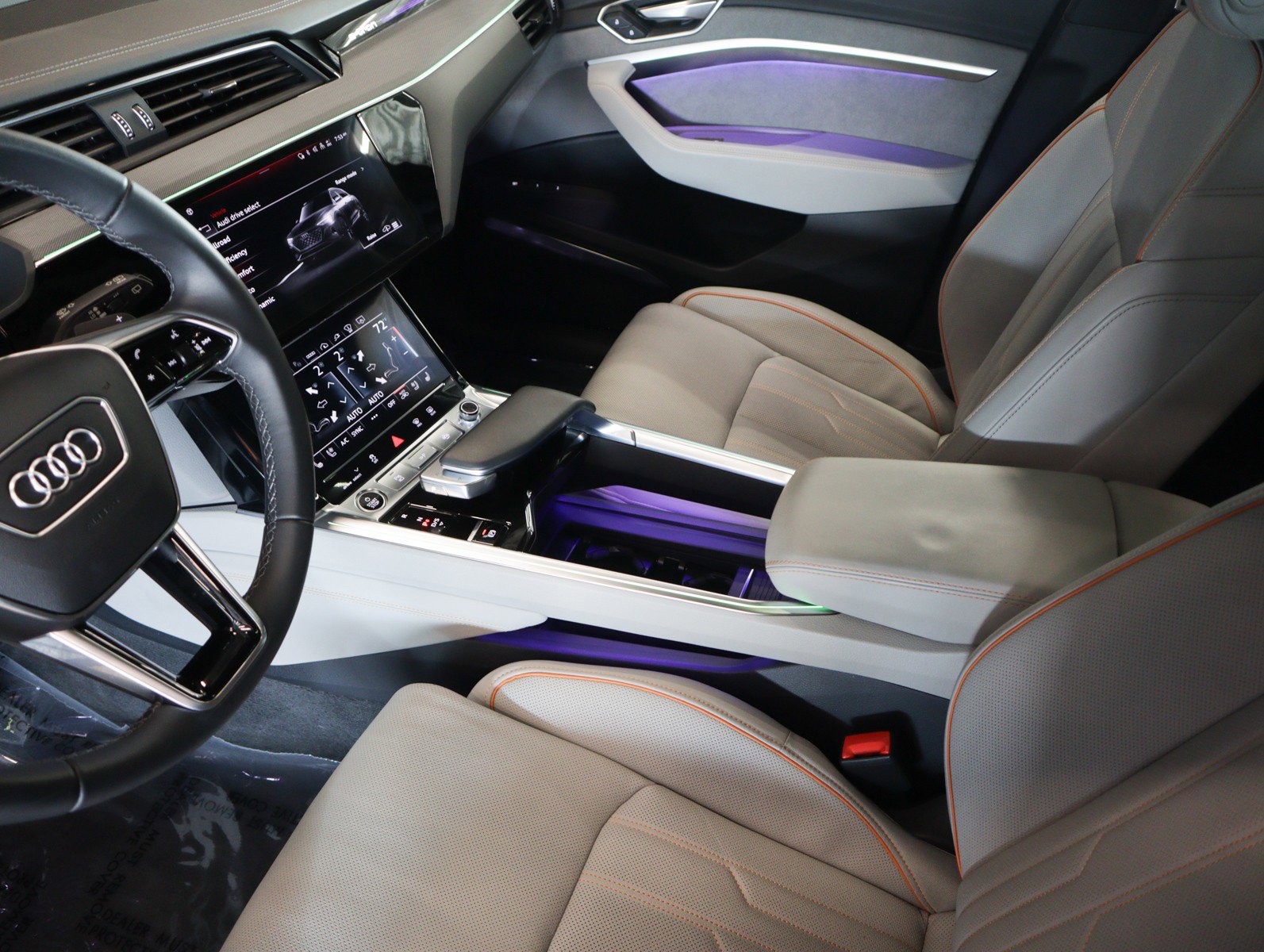 Used 2024 Audi Q8 e-tron Prestige w/ Prestige Package image 21