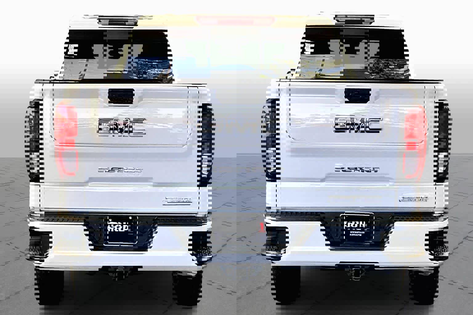 Used 2025 GMC Sierra 1500 Elevation w/ Preferred Package image 5