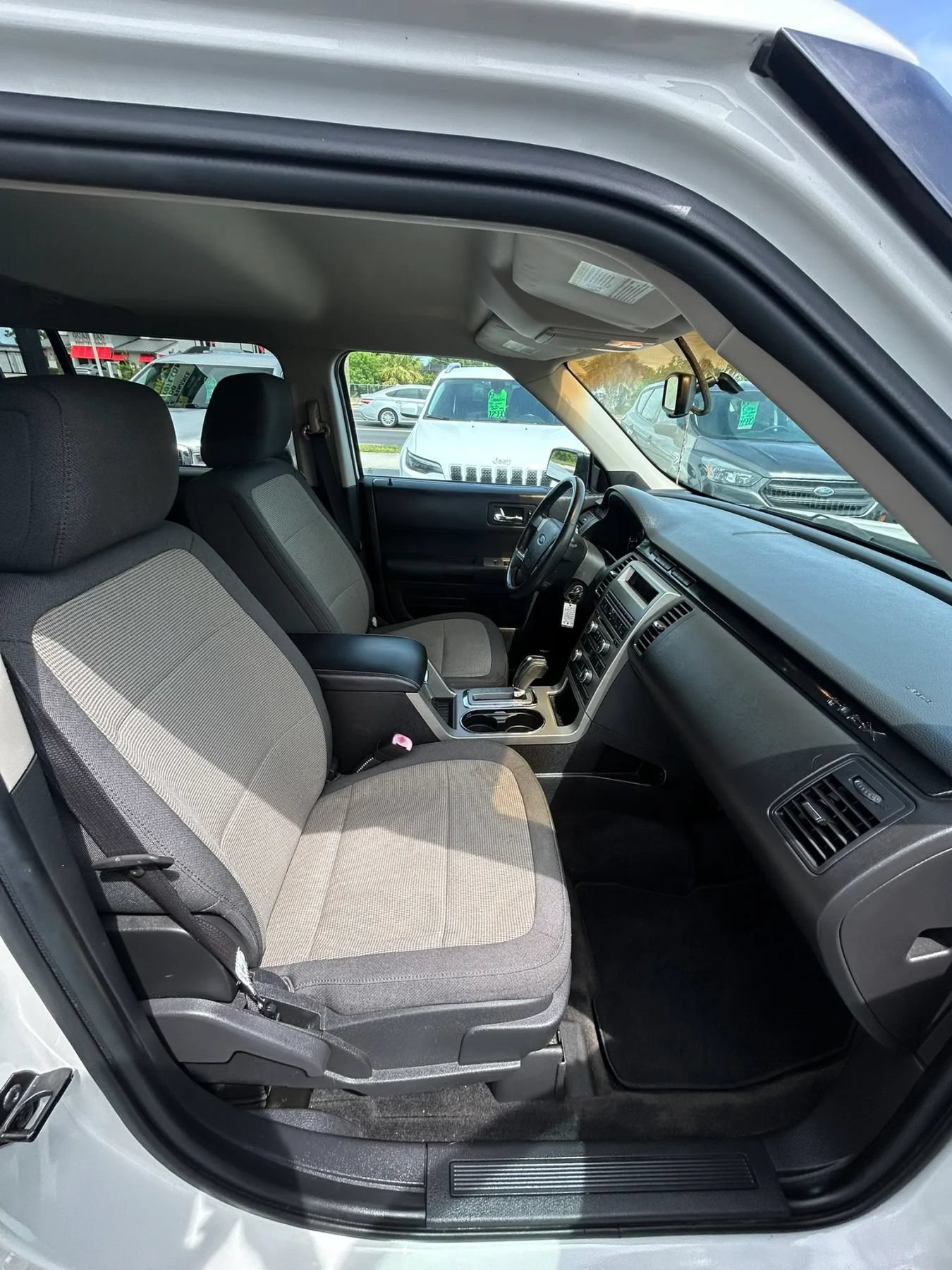 Used 2010 Ford Flex SE FWD image 9