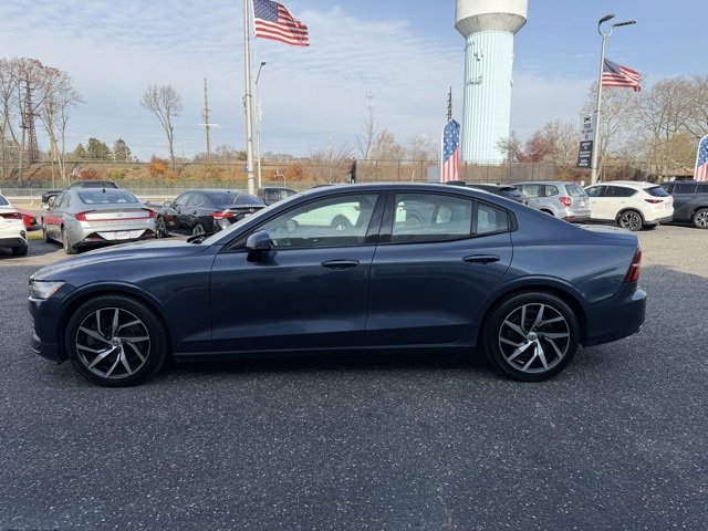 Used 2020 Volvo S60 T6 Momentum w/ Protection Package image 2