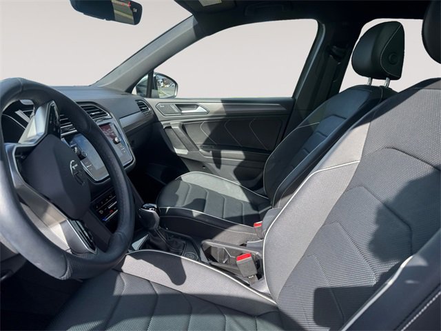 Used 2024 Volkswagen Tiguan SEL R-Line image 9
