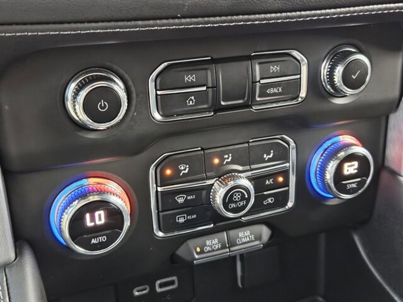 Used 2021 GMC Yukon SLE image 19