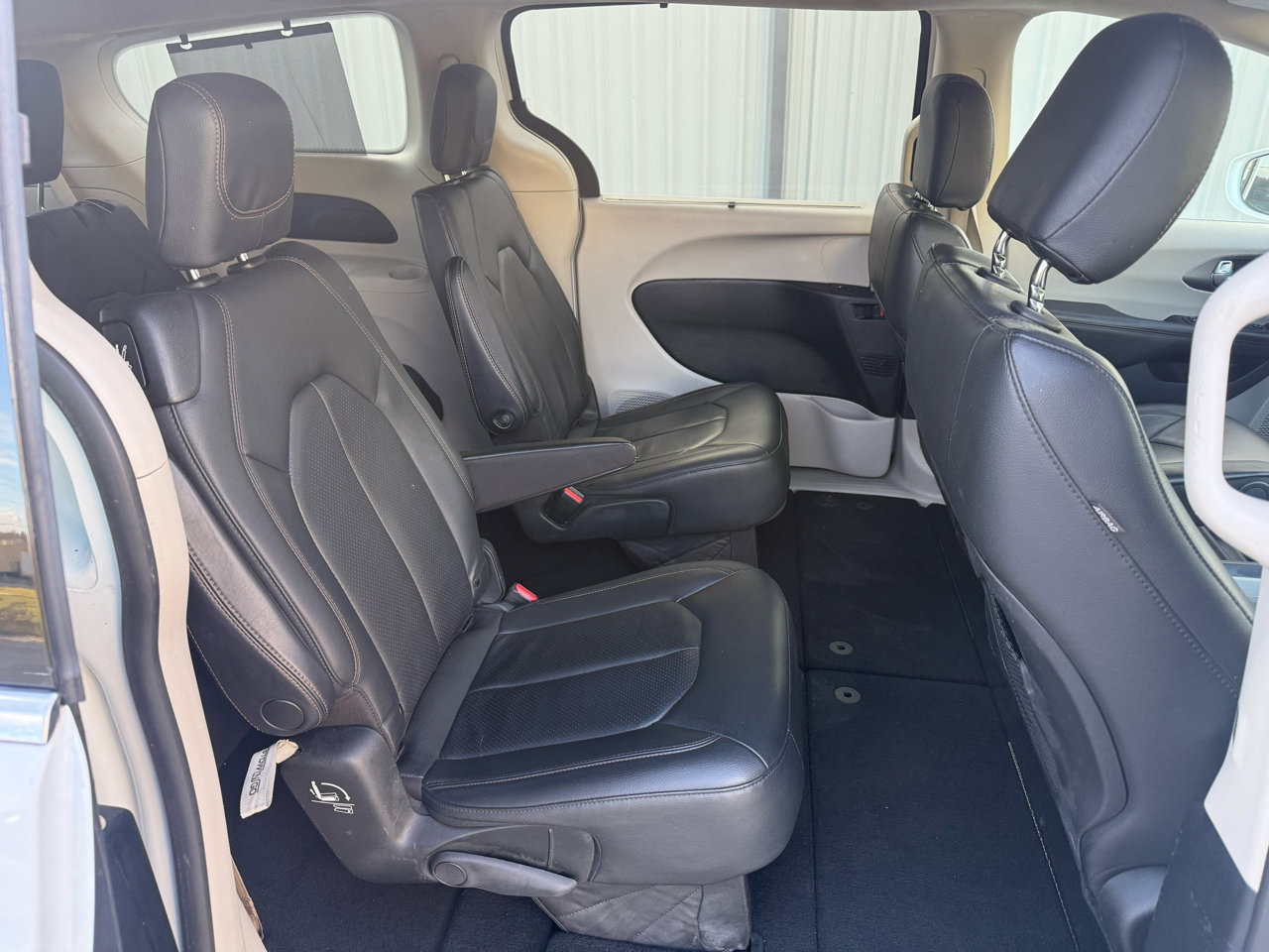 Used 2020 Chrysler Pacifica Touring-L image 30
