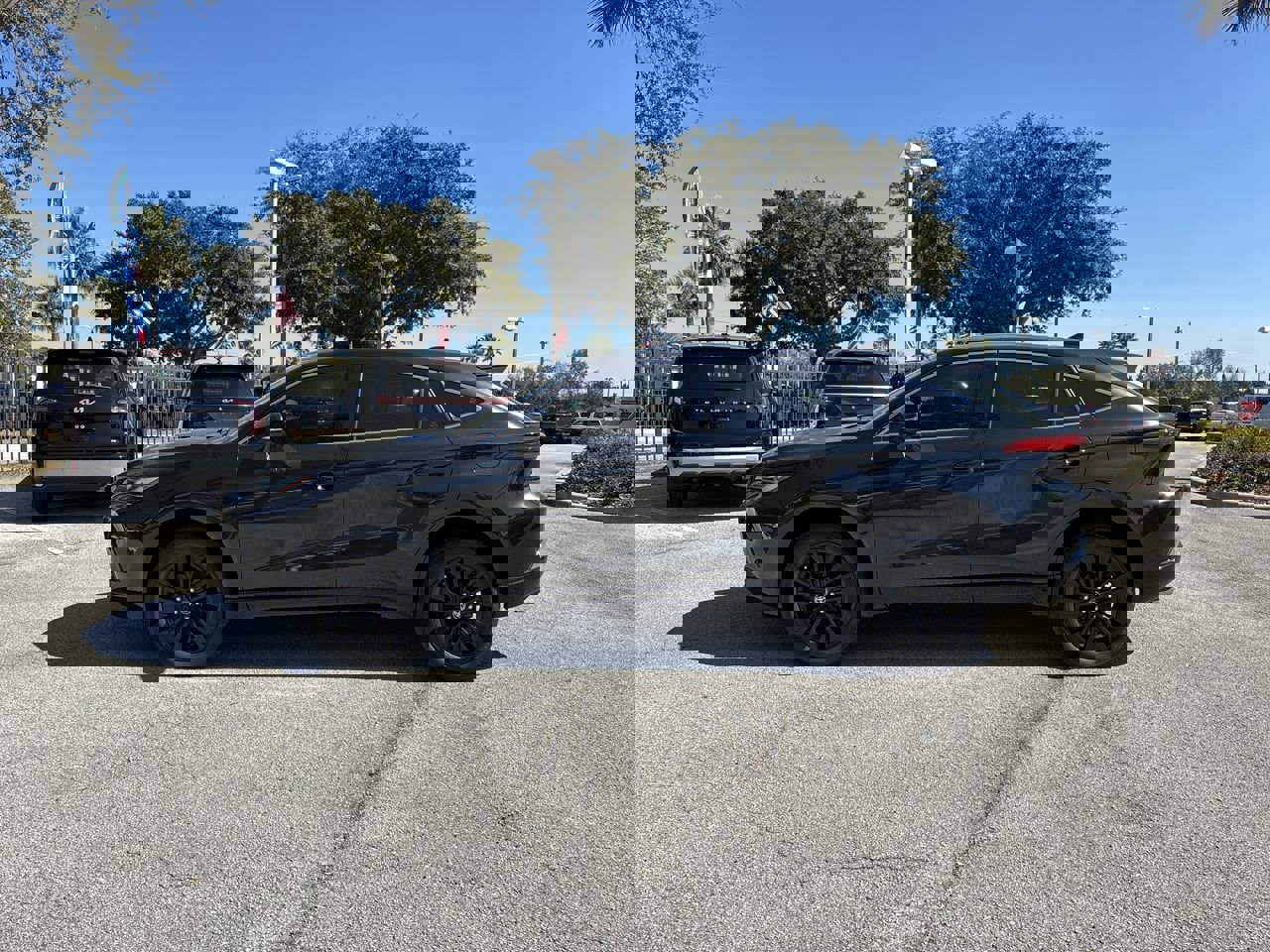 Used 2024 Toyota Venza Nightshade image 5