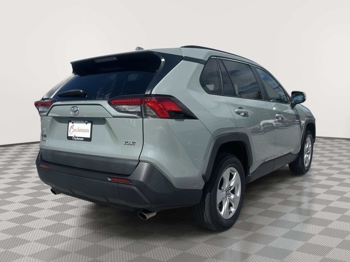 Used 2019 Toyota RAV4 XLE FWD image 4