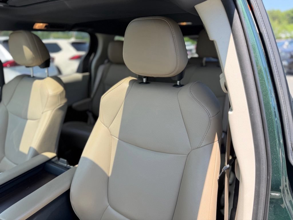 Used 2021 Toyota Sienna XLE AWD/4WD image 8