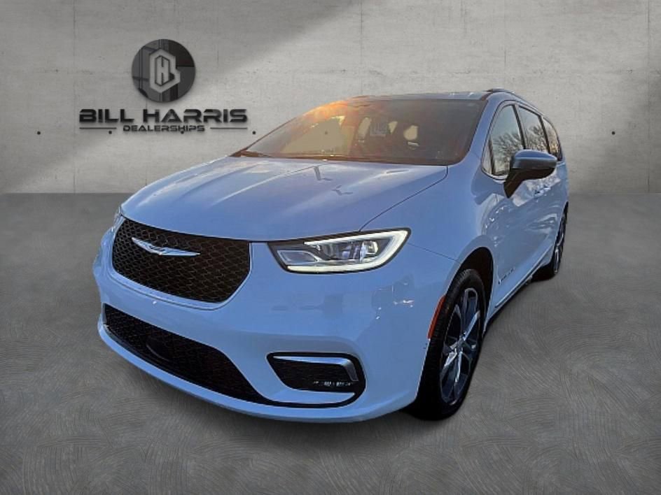 New 2026 Chrysler Pacifica Pinnacle w/ Trailer Tow Group image 1