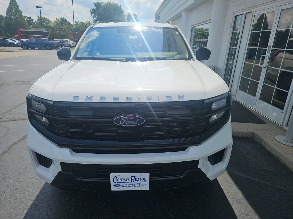 Used 2025 Ford Expedition Max Active AWD/4WD image 3