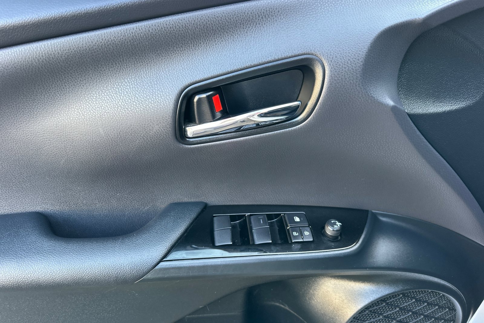 Used 2021 Toyota Prius Prime XLE image 11