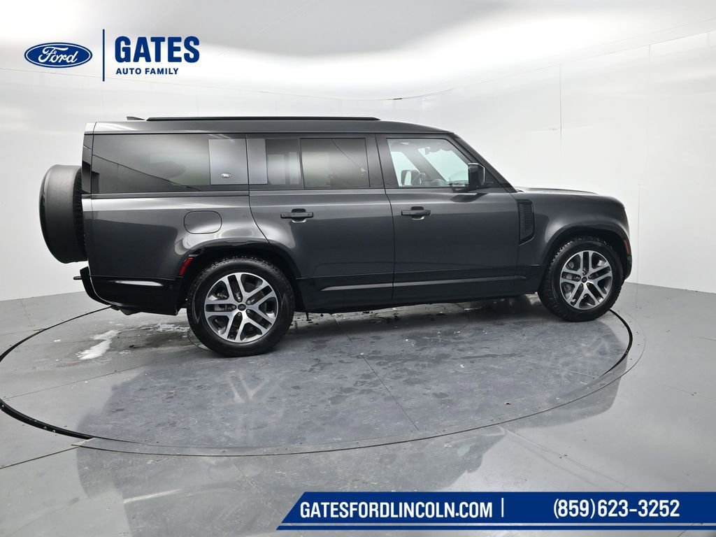 Used 2023 Land Rover Defender 130 X-Dynamic SE image 8