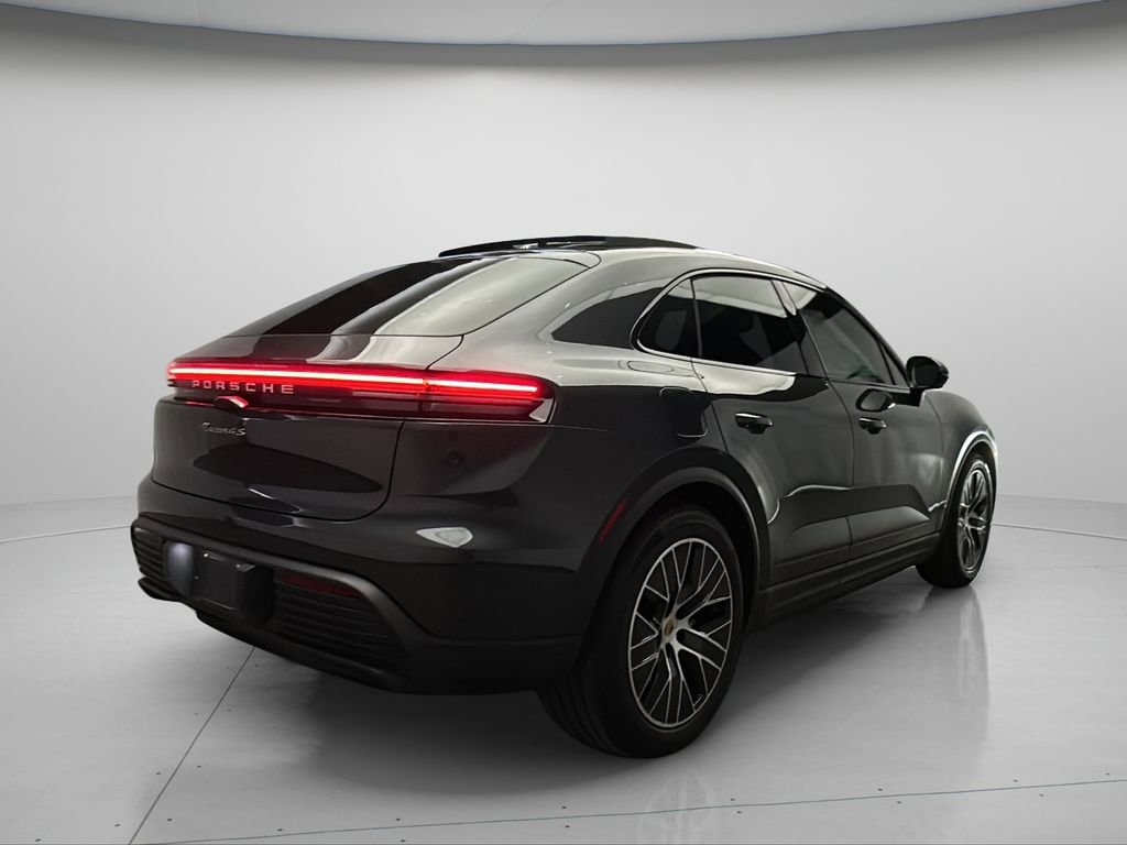 Used 2025 Porsche Macan 4S Electric image 7