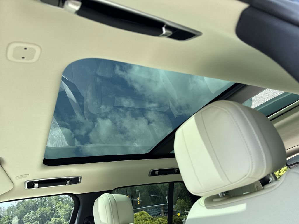 New 2025 Land Rover Range Rover SE image 10