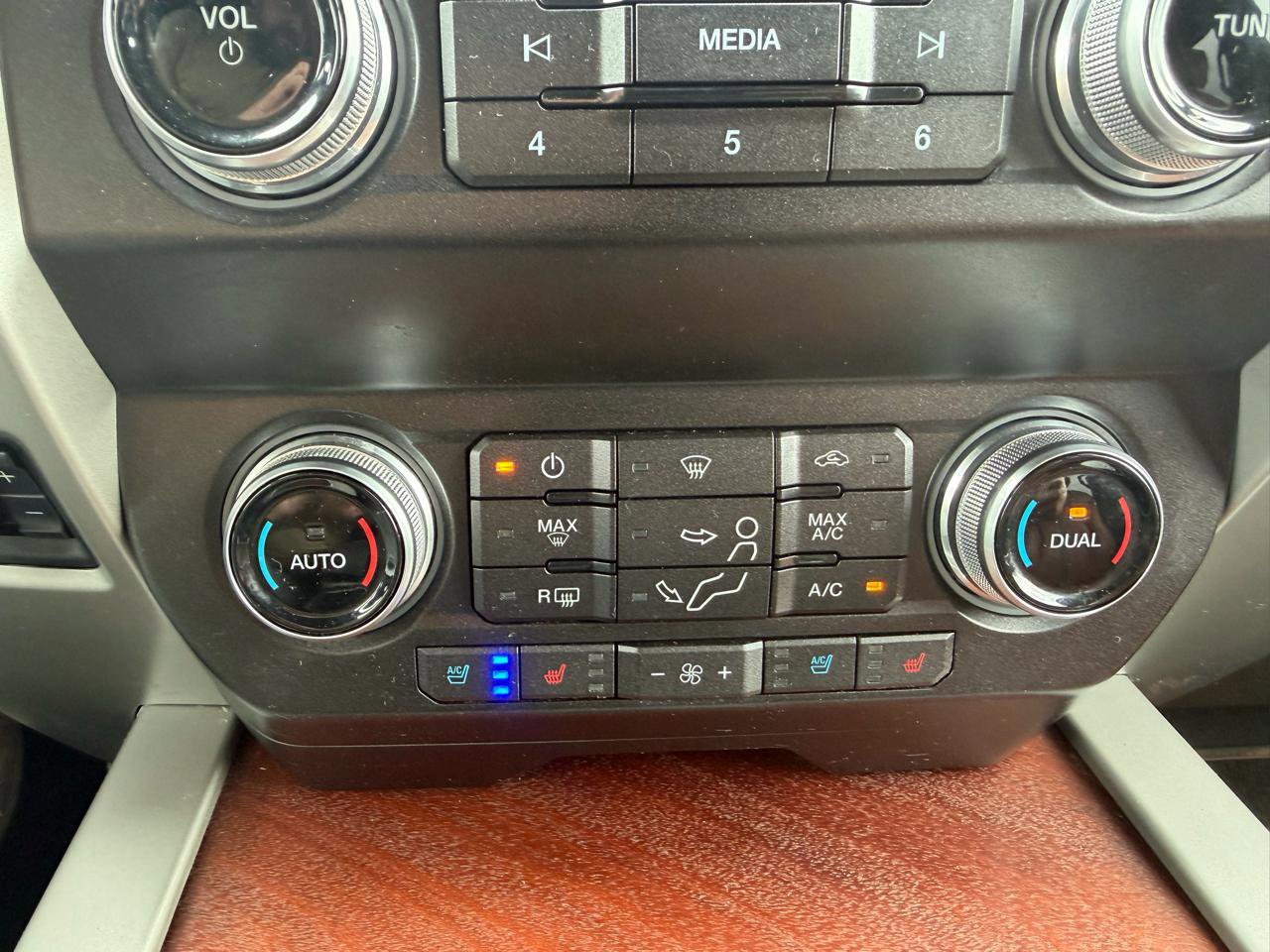 Used 2019 Ford F450 King Ranch w/ King Ranch Ultimate Package AWD/4WD image 36