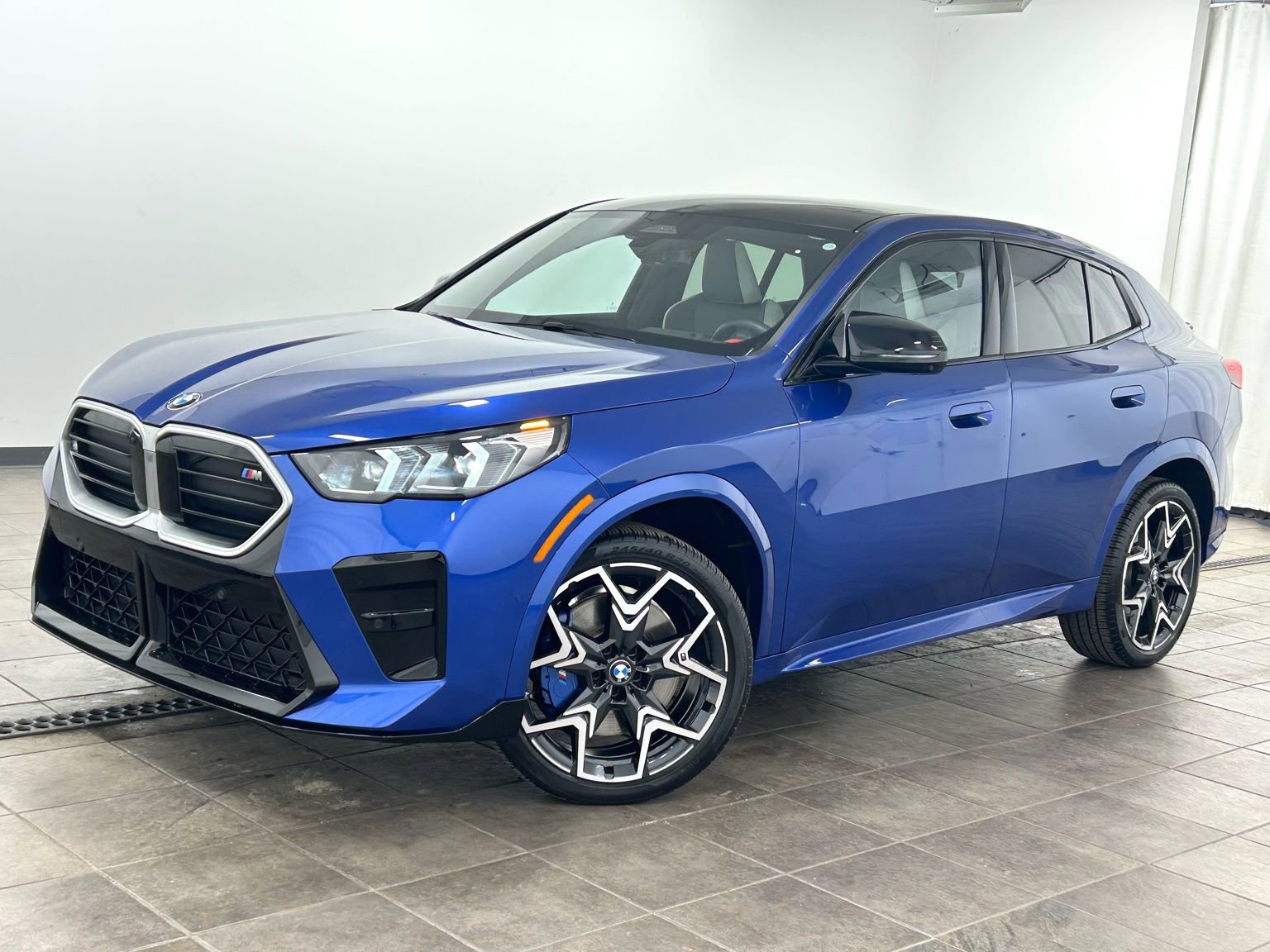 Used 2025 BMW X2 M35i image 1