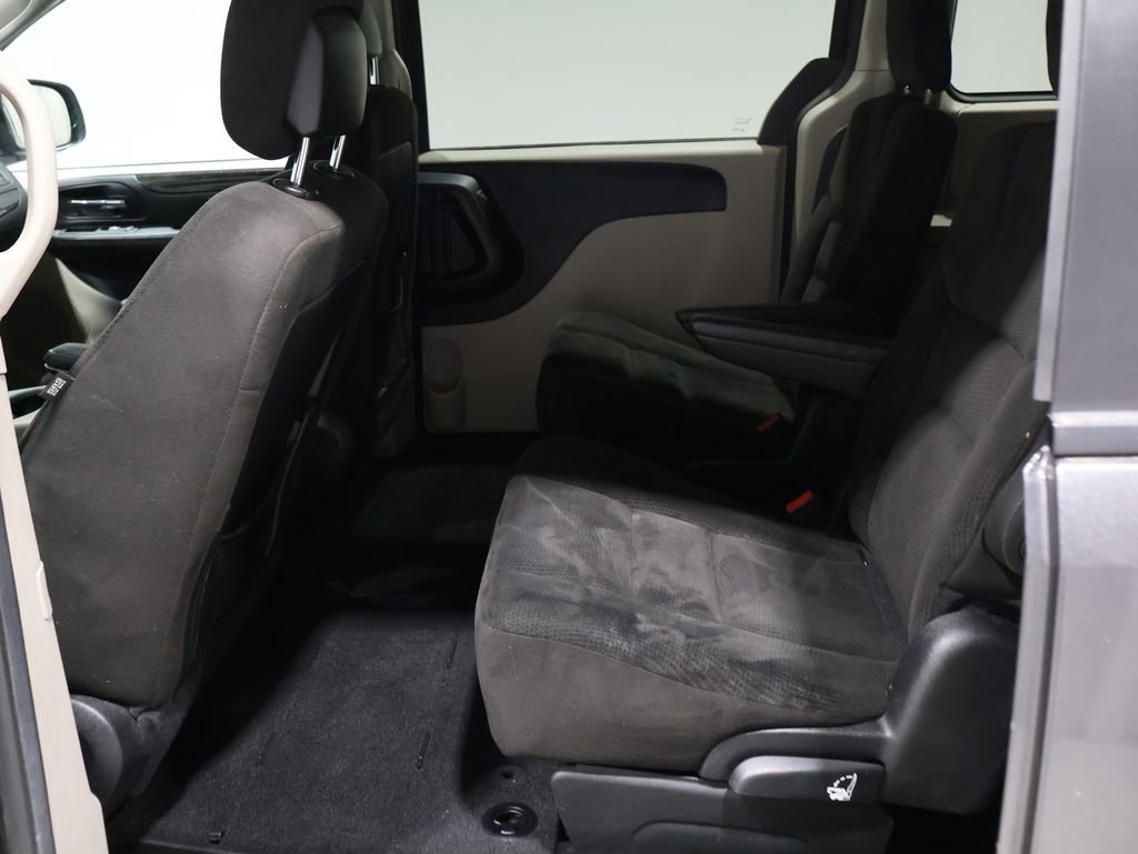 Used 2016 Dodge Grand Caravan SXT image 17