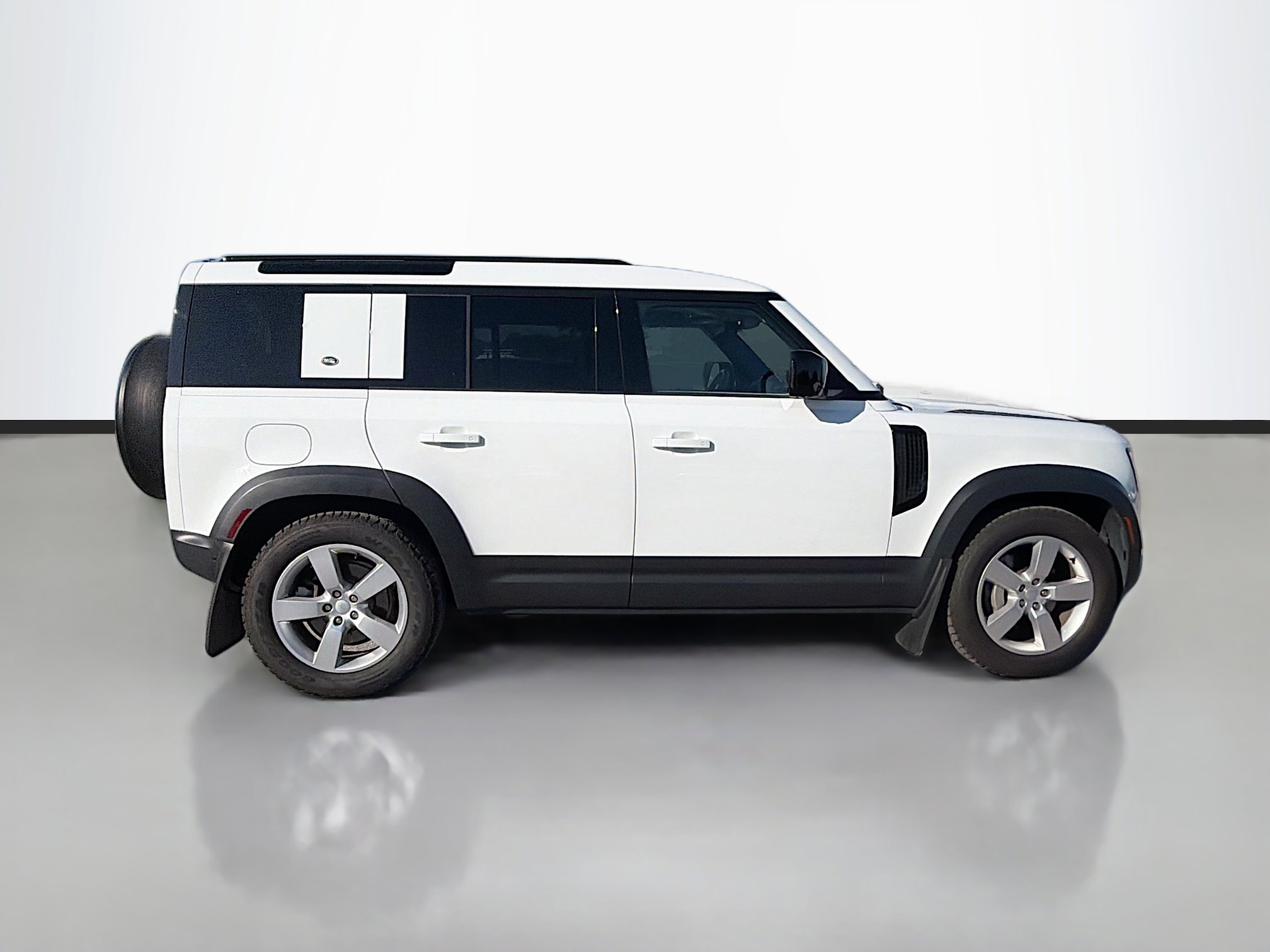 Used 2022 Land Rover Defender 110 SE image 6