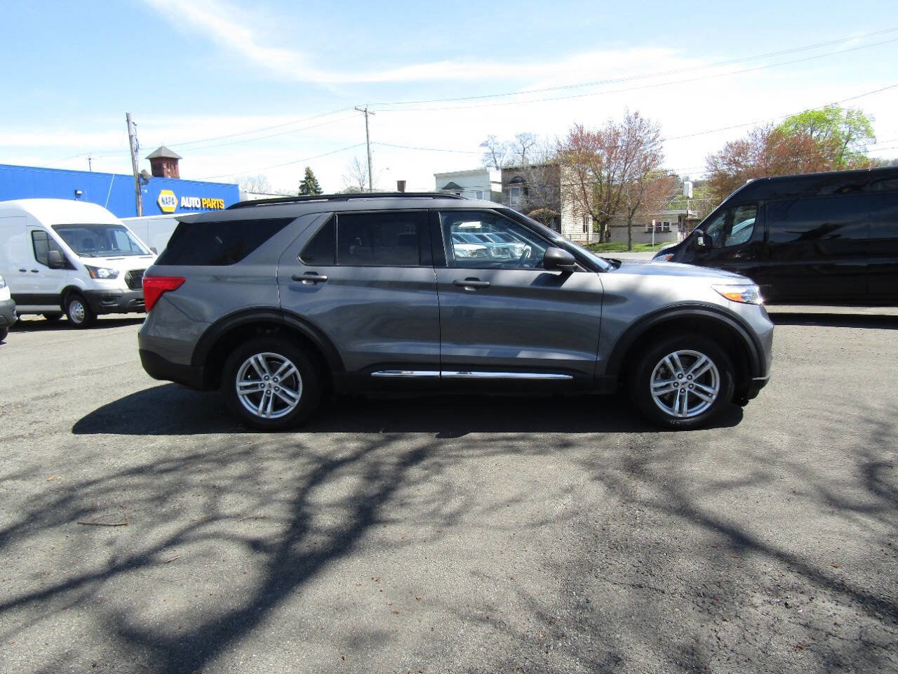 Used 2022 Ford Explorer XLT AWD/4WD image 8