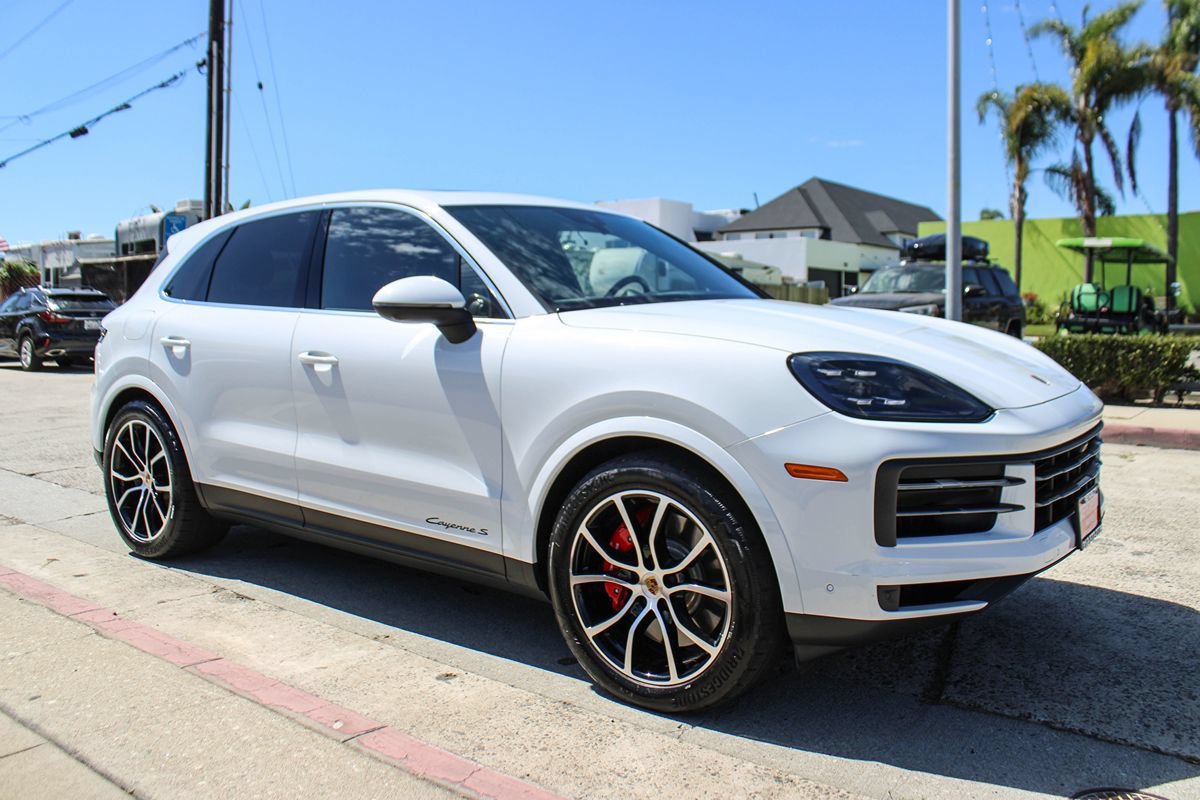 Used 2024 Porsche Cayenne S AWD/4WD image 8