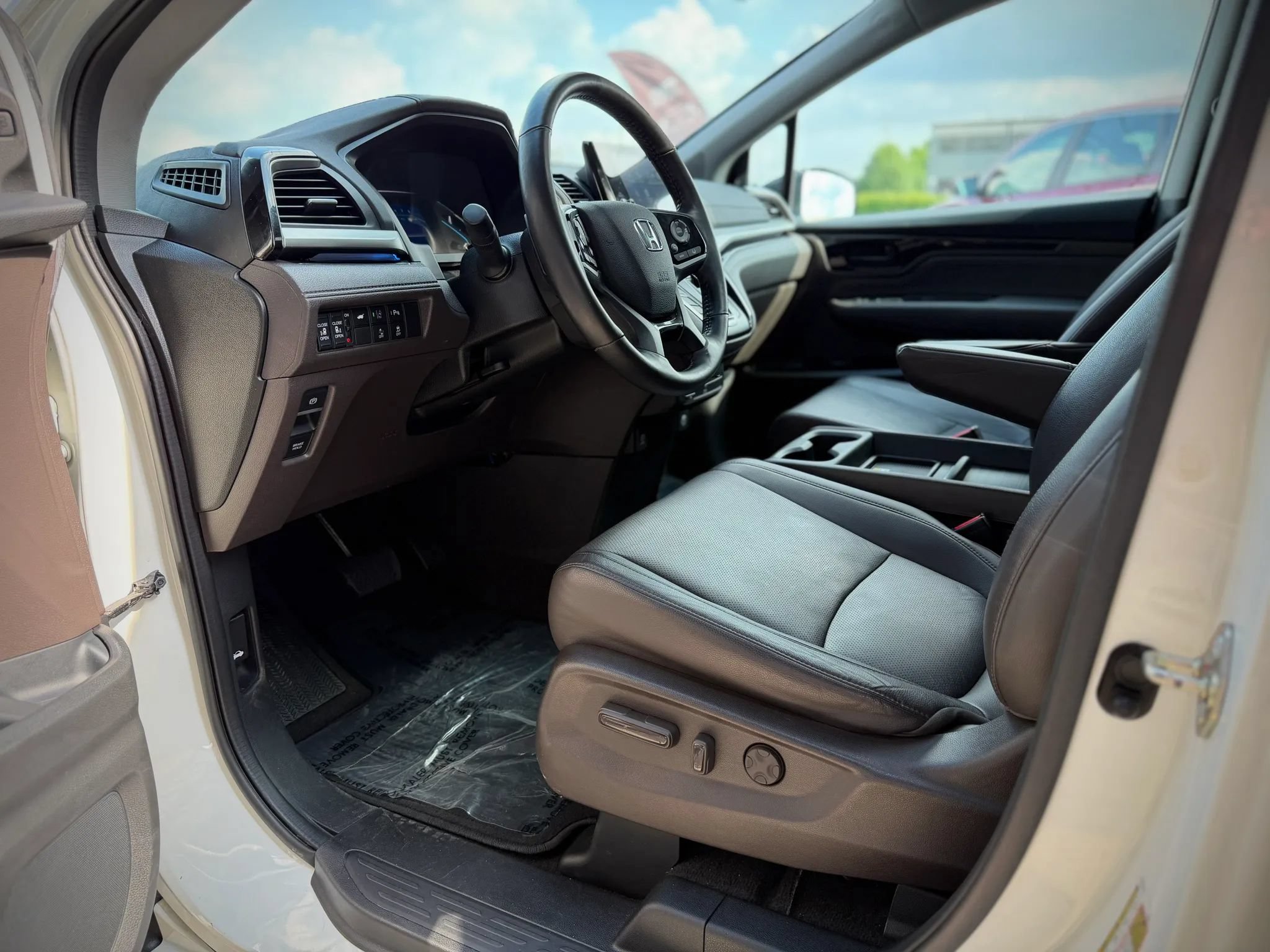 Used 2018 Honda Odyssey Elite image 9