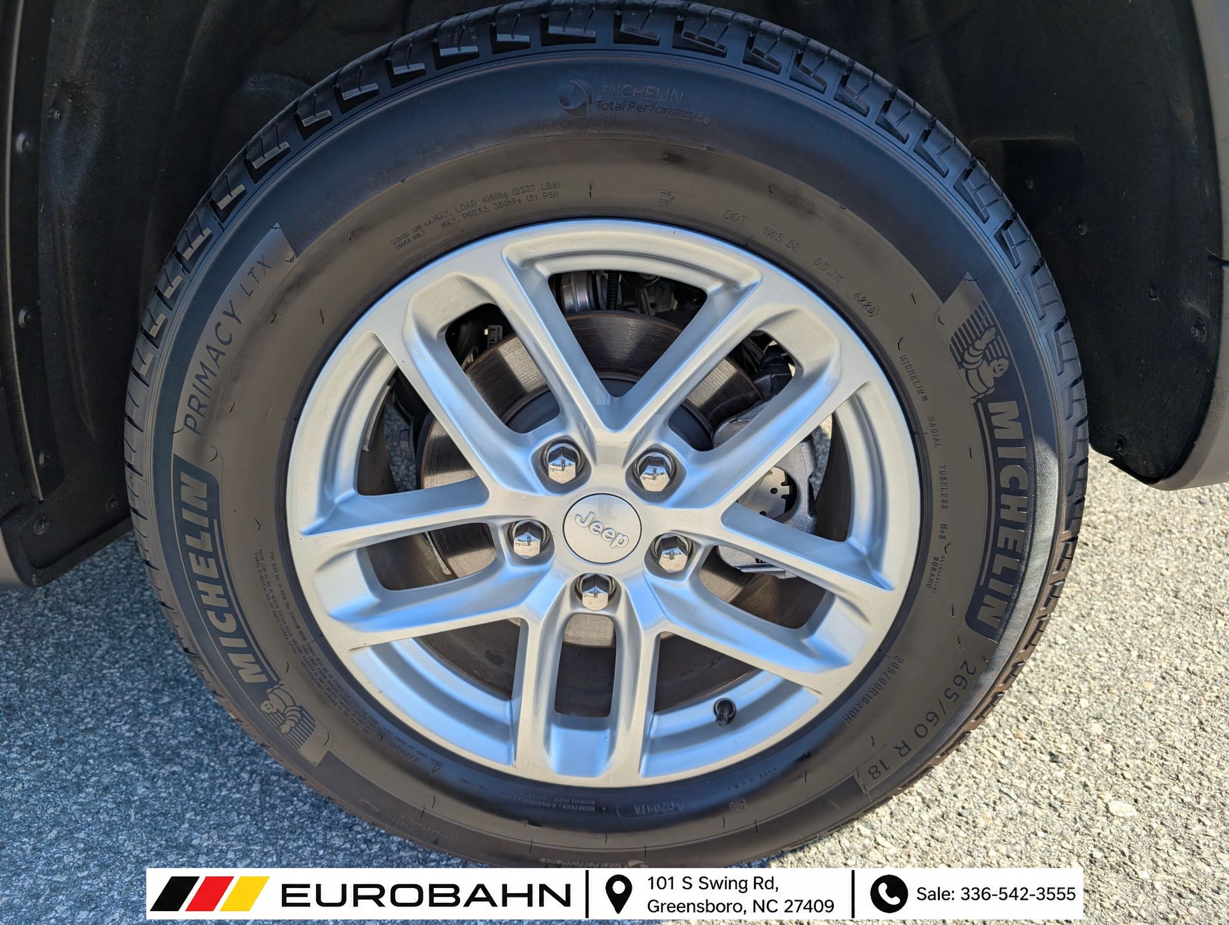 Used 2025 Jeep Grand Cherokee Laredo X AWD/4WD image 35
