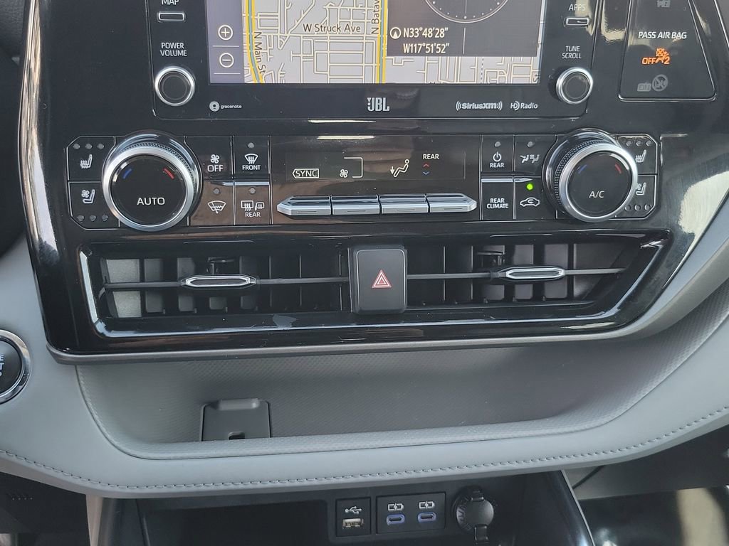Used 2022 Toyota Highlander Limited FWD image 12