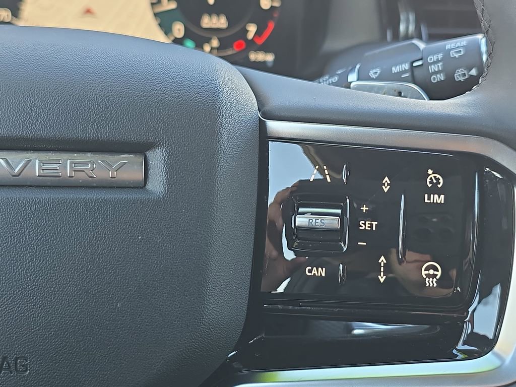 Certified 2025 Land Rover Discovery Sport Dynamic SE AWD/4WD image 18