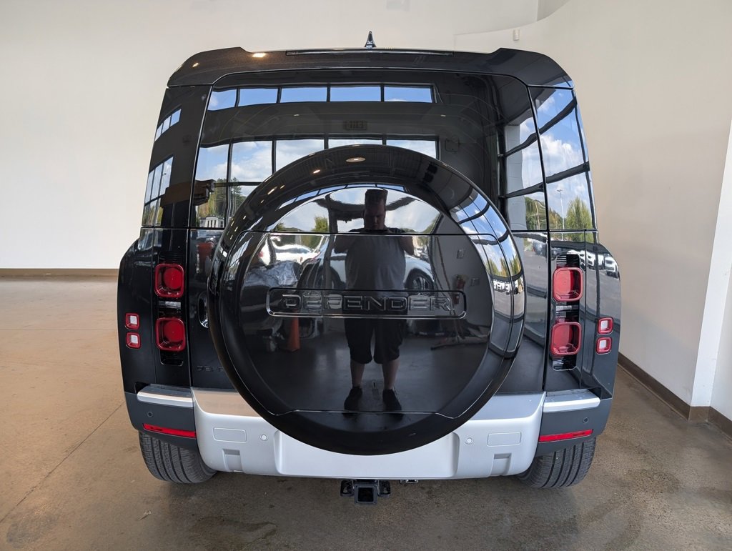 New 2025 Land Rover Defender 110 S image 4