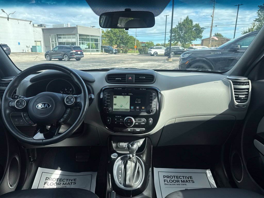 Used 2015 Kia Soul + w/ Primo Package FWD image 3