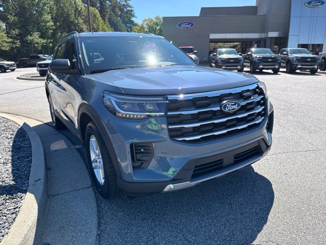 New 2027 Ford Explorer Active RWD image 3