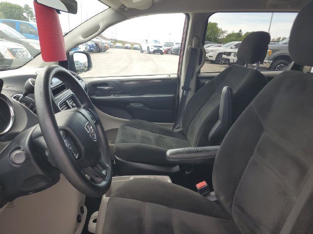 Used 2016 Dodge Grand Caravan SE w/ Quick Order Package 29E SE FWD image 12