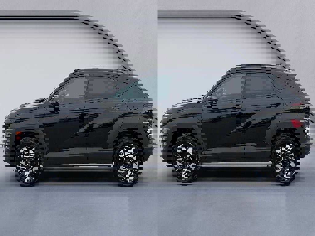 Used 2025 Hyundai Kona SEL image 2