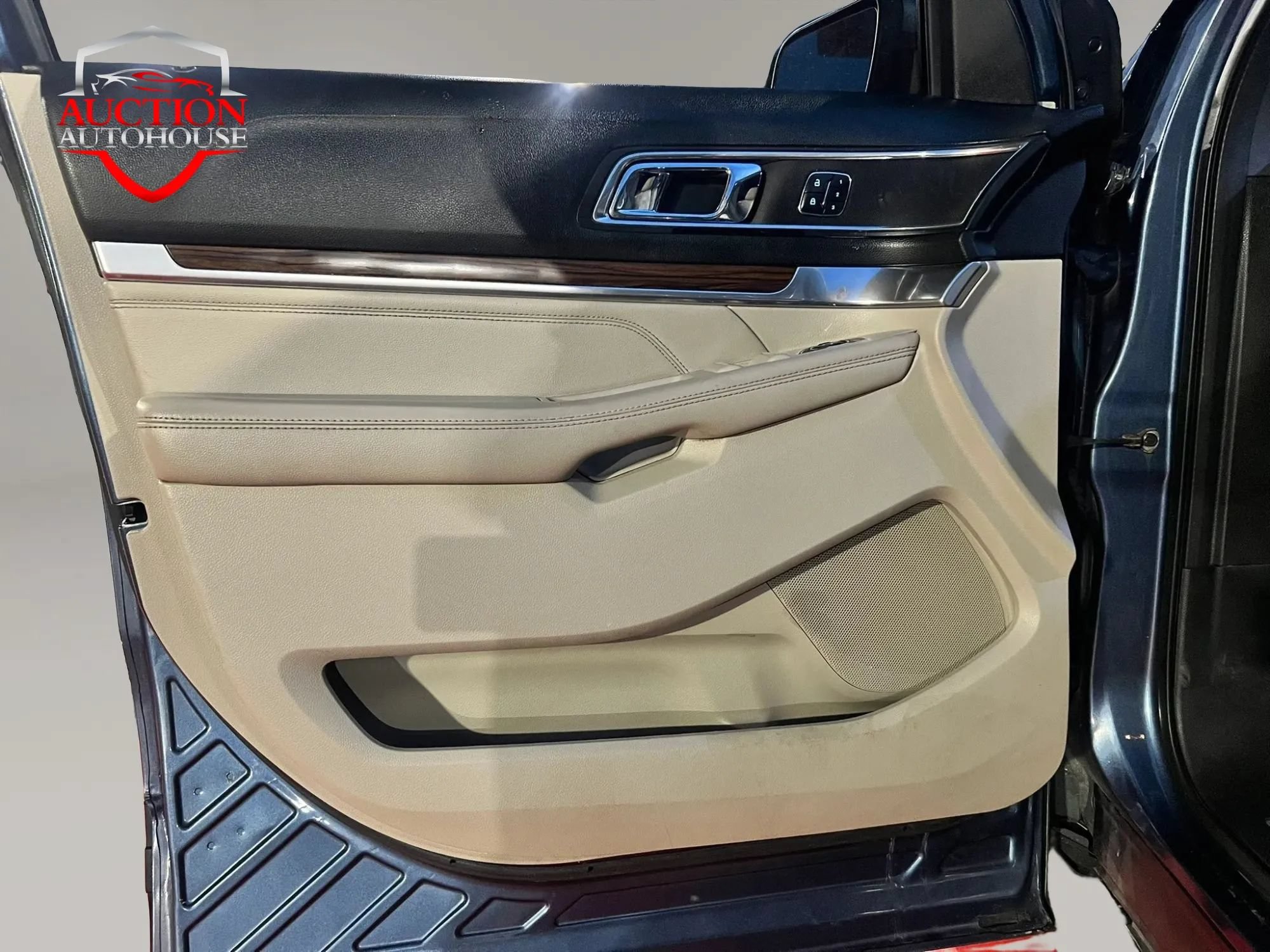 Used 2018 Ford Explorer Limited w/ Equipment Group 301A AWD/4WD image 10