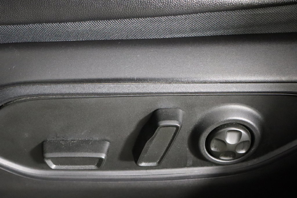 Used 2023 Jeep Grand Cherokee L Laredo AWD/4WD image 24