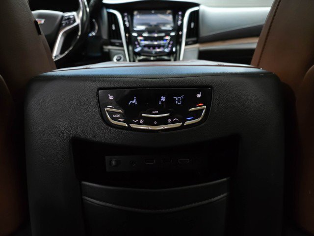 Used 2019 Cadillac Escalade Luxury AWD/4WD image 21