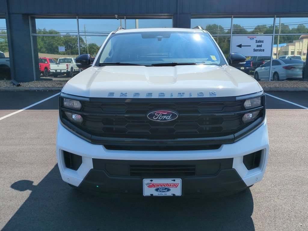 Used 2025 Ford Expedition Active RWD image 2