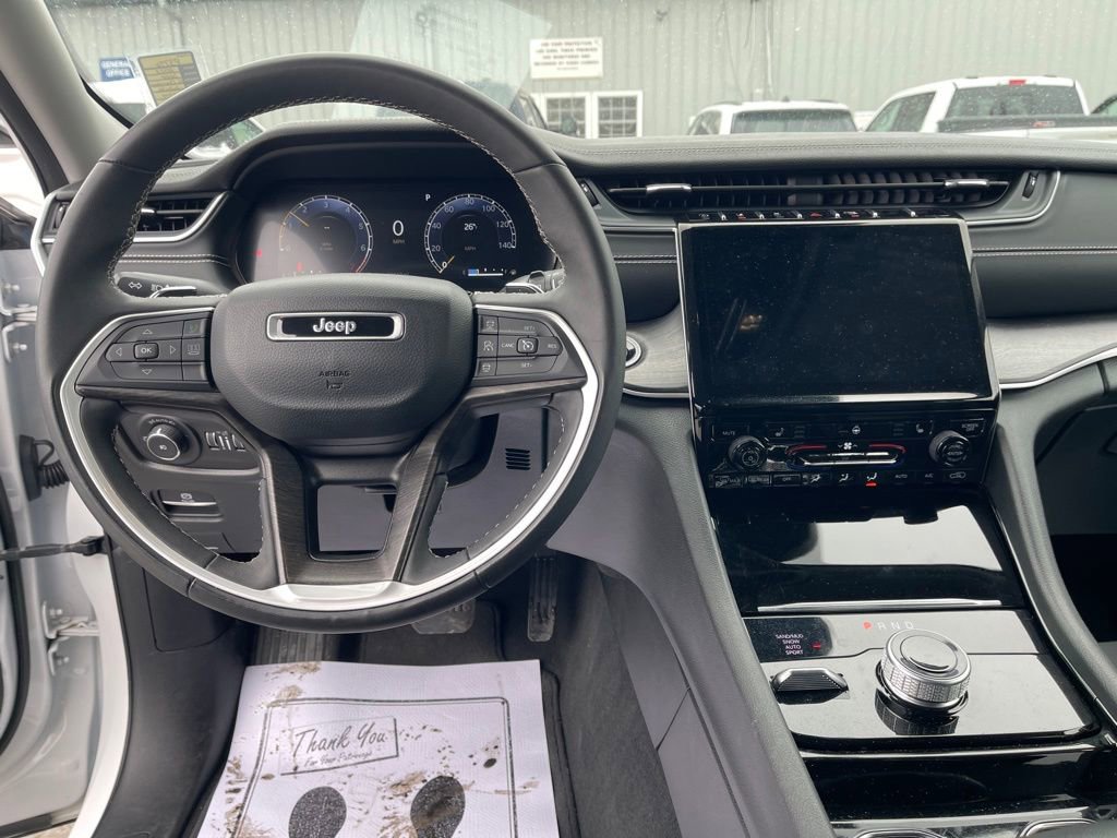 Used 2023 Jeep Grand Cherokee Limited AWD/4WD image 13