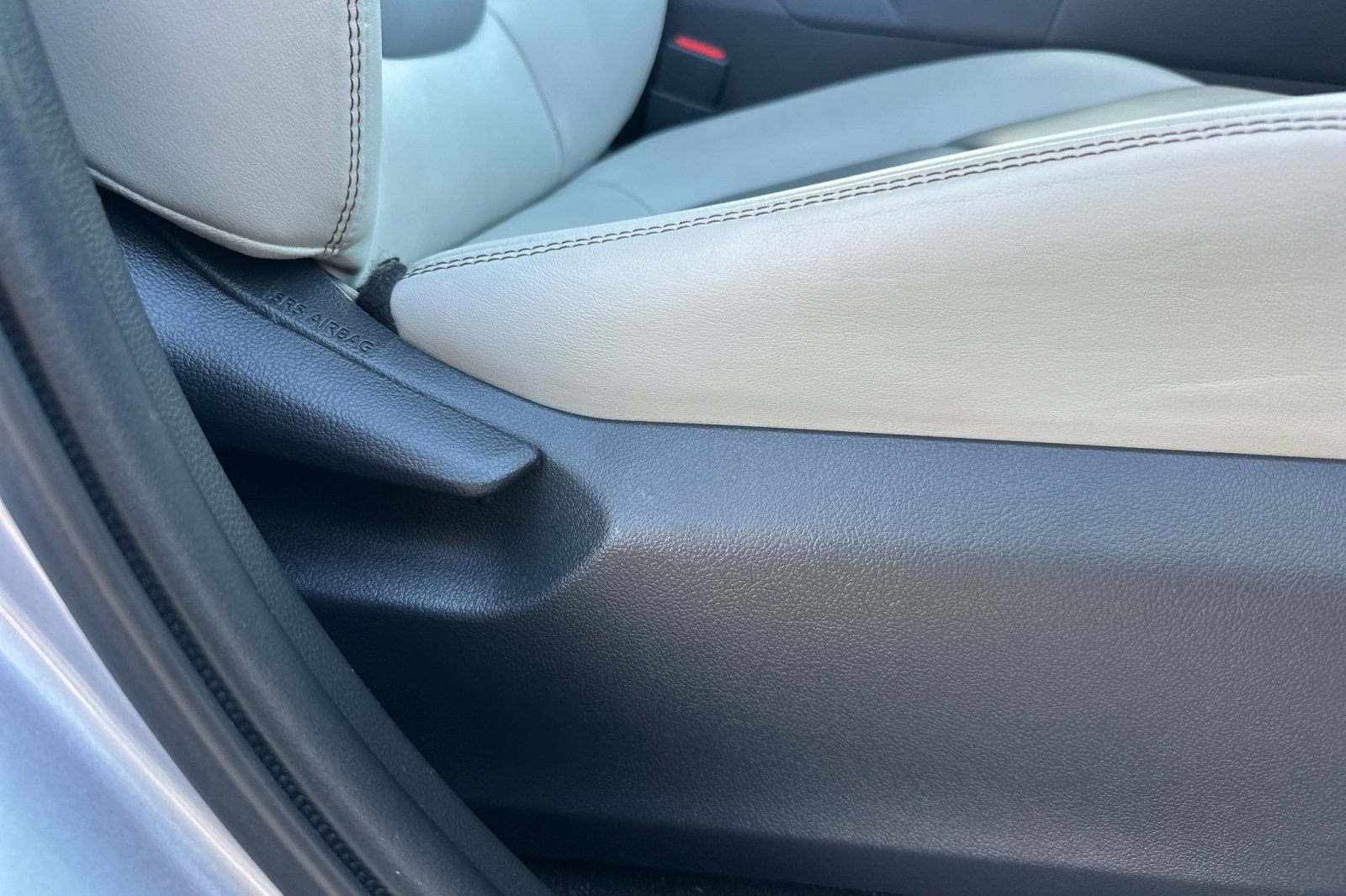 Used 2020 Toyota RAV4 XLE Premium FWD image 22
