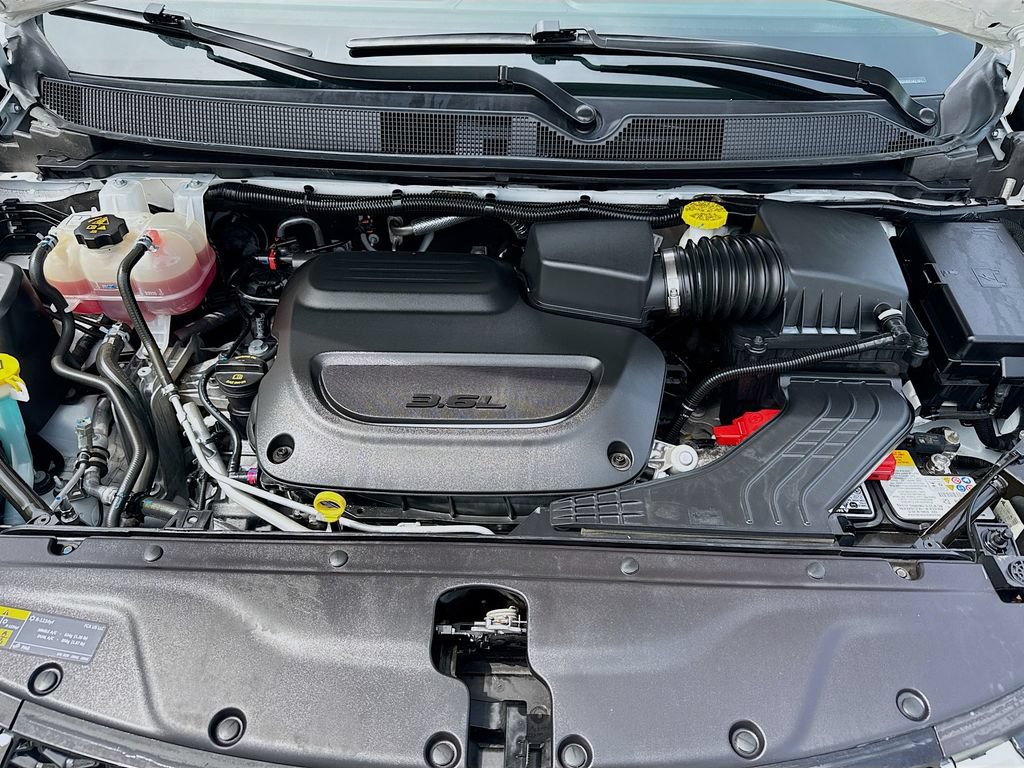Used 2024 Chrysler Pacifica Touring-L FWD image 29