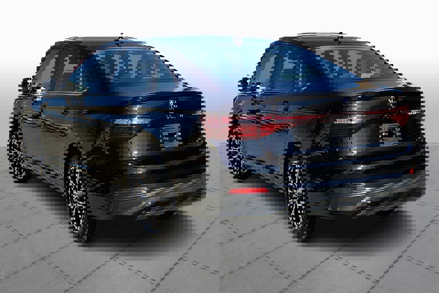 Used 2025 Volkswagen Jetta SE image 12