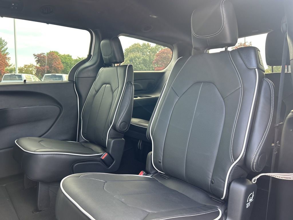 New 2026 Chrysler Pacifica Limited w/ S Appearance Package image 13