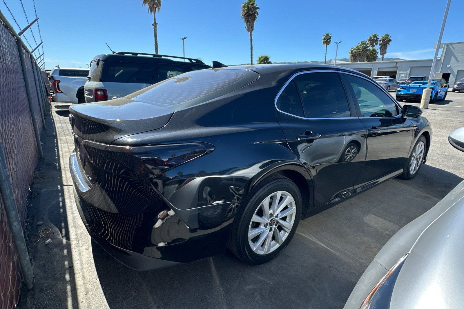 Used 2022 Toyota Camry LE image 3