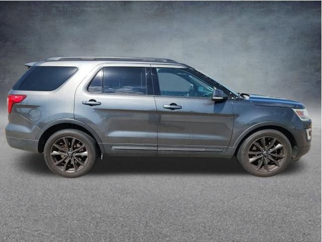 Used 2017 Ford Explorer XLT w/ Equipment Group 202A FWD image 11