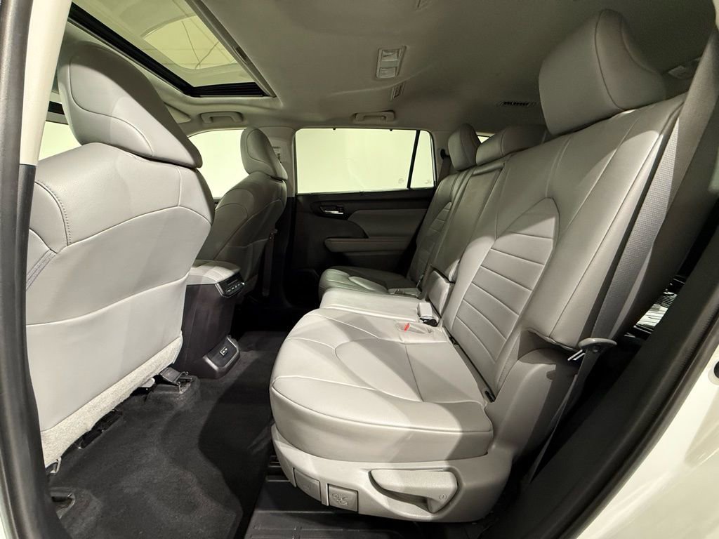 Certified 2022 Toyota Highlander XLE image 20