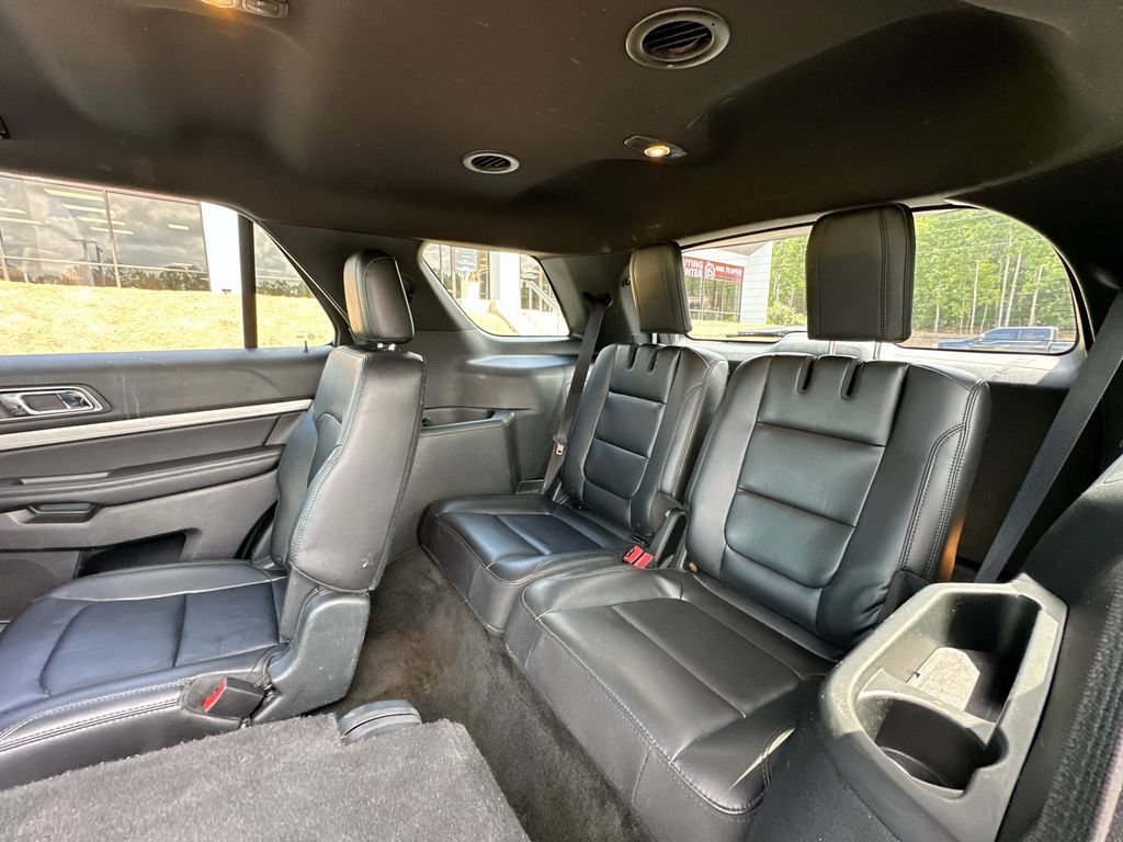 Used 2018 Ford Explorer XLT w/ Equipment Group 202A FWD image 28