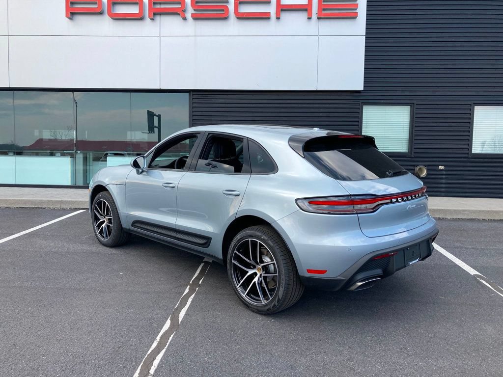 Used 2025 Porsche Macan AWD/4WD image 3