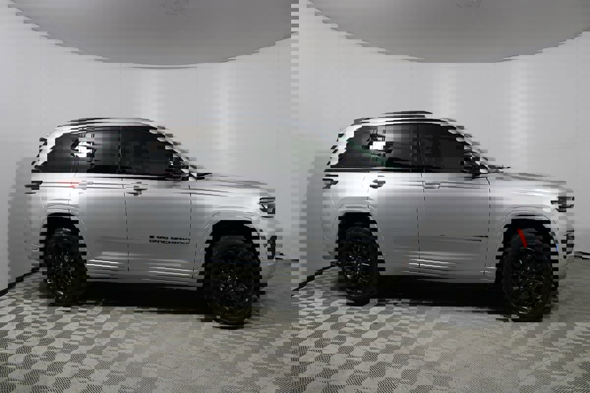 Used 2023 Jeep Grand Cherokee 30th Anniversary image 48