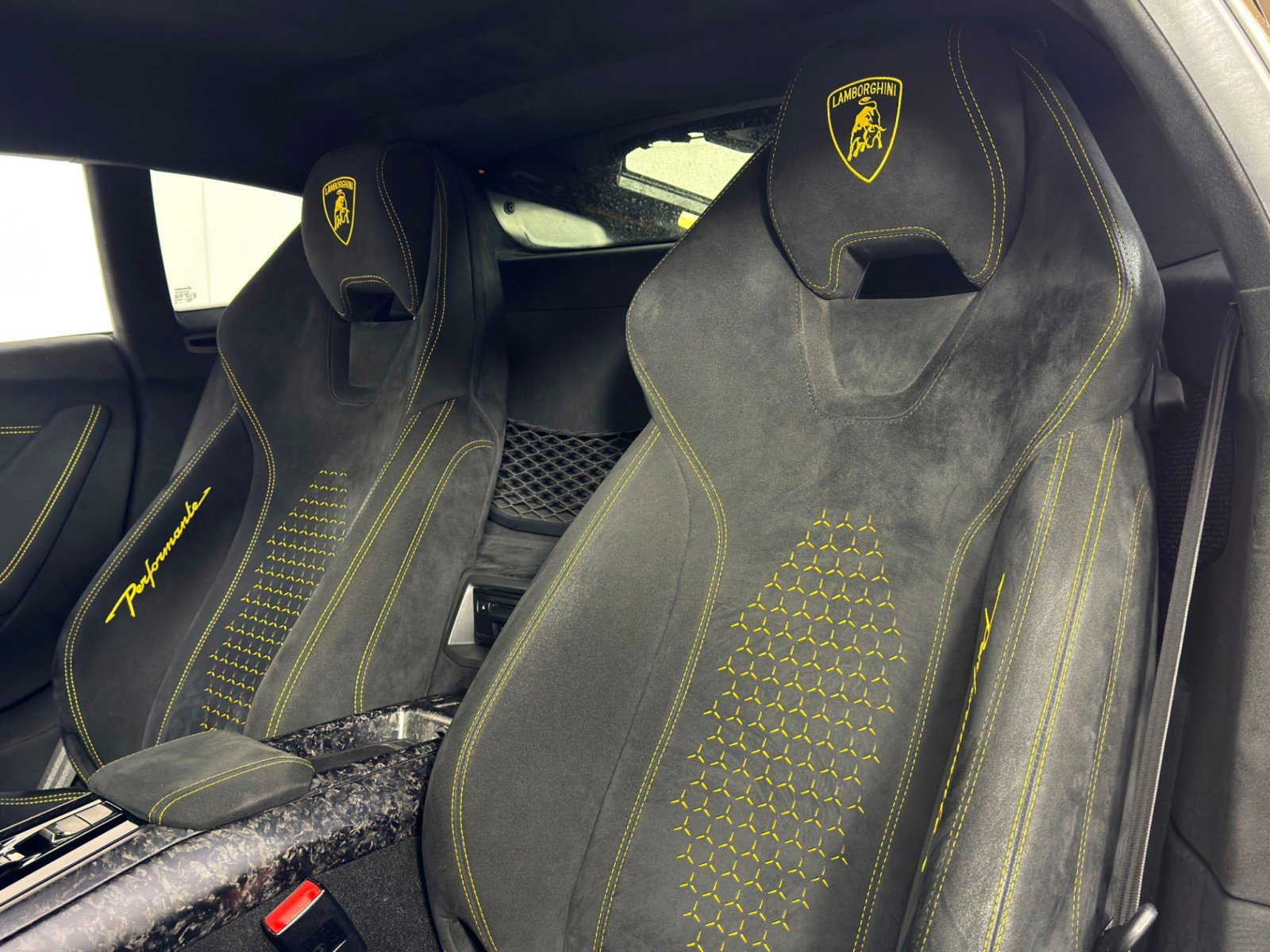 Used 2018 Lamborghini Huracan Performante image 38